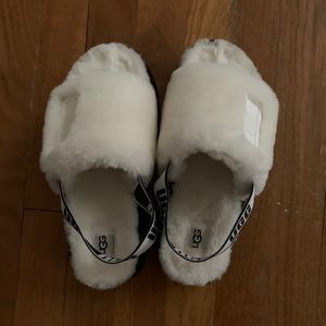 Women’s UGG Cream slide Sandals!